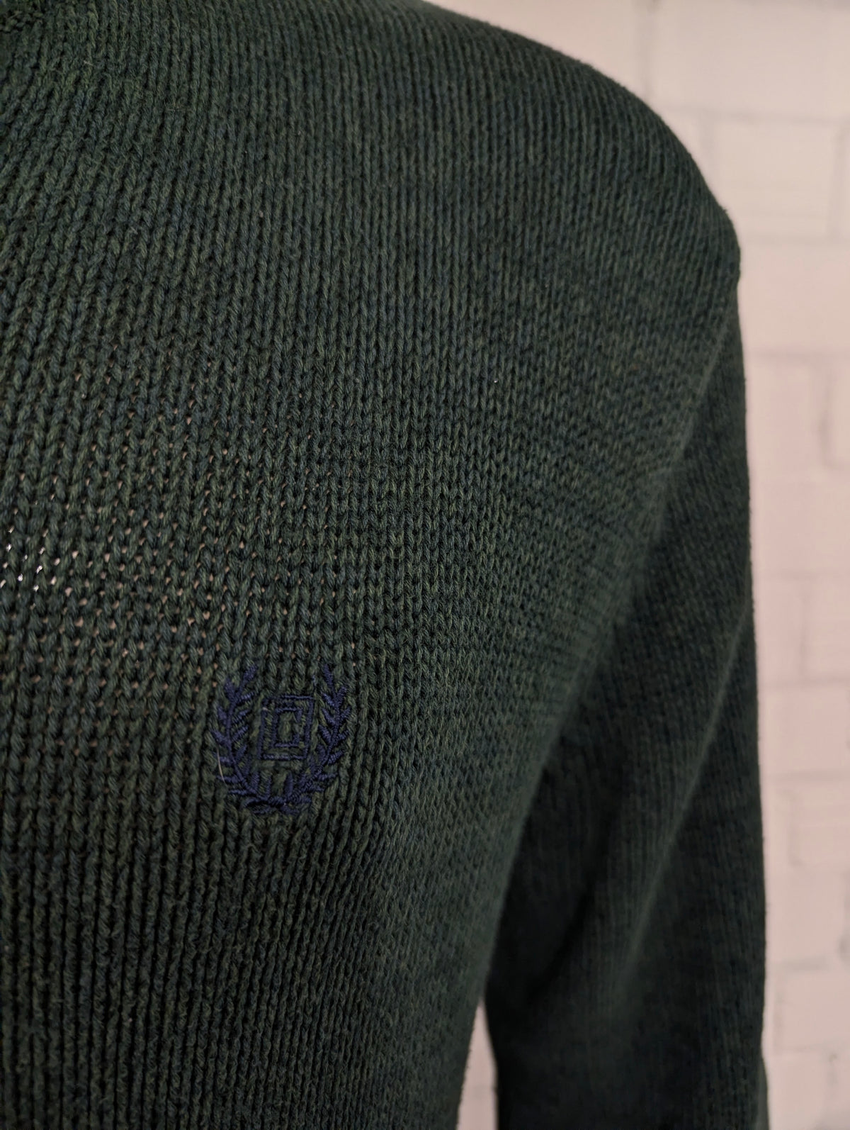 Chaps trui met elleboogstukken en knopen. Groen Blauw gemêleerd. Maat L.