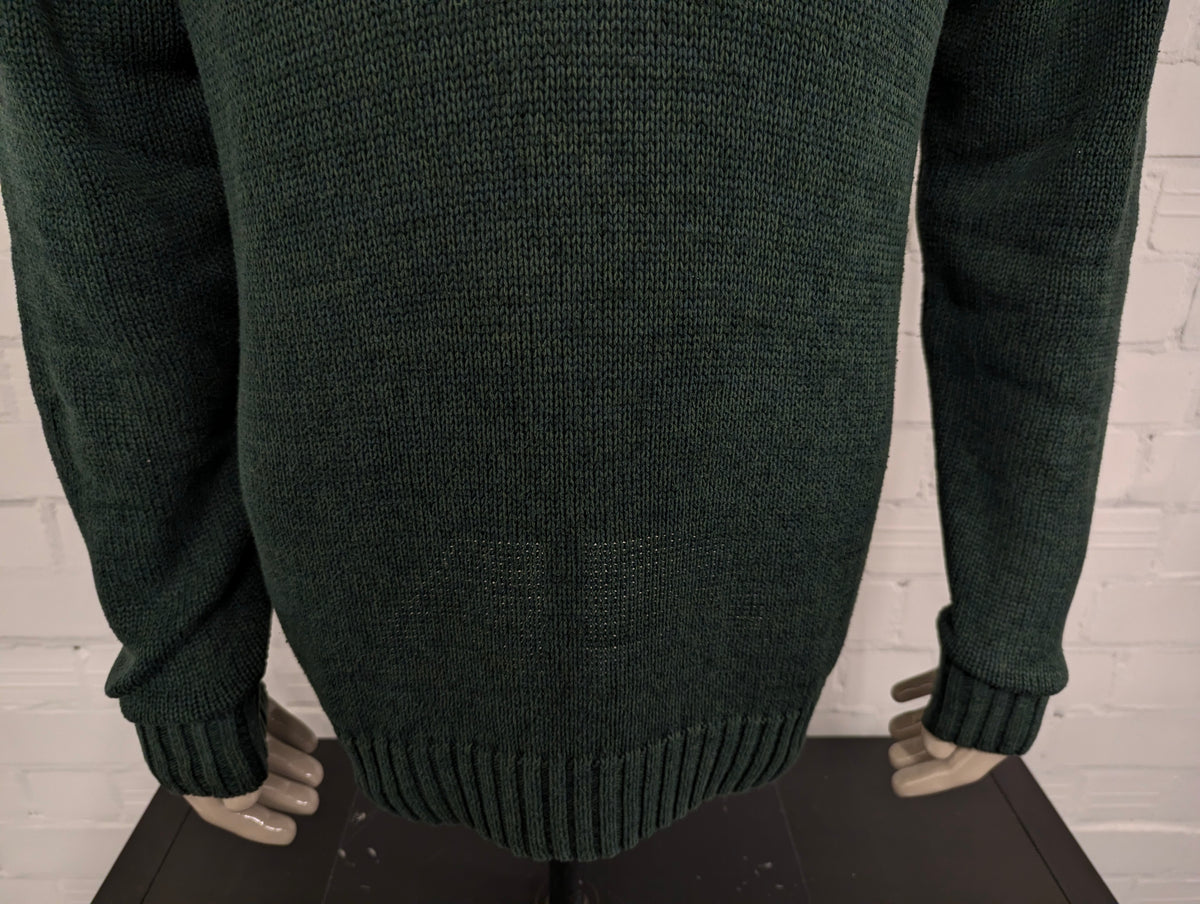 Chaps trui met elleboogstukken en knopen. Groen Blauw gemêleerd. Maat L.