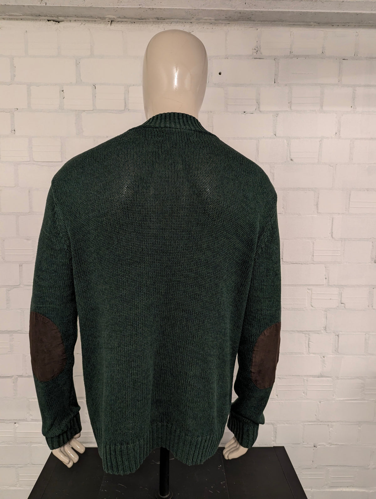 Chaps trui met elleboogstukken en knopen. Groen Blauw gemêleerd. Maat L.