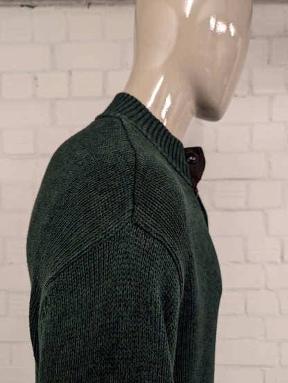 Chaps trui met elleboogstukken en knopen. Groen Blauw gemêleerd. Maat L.