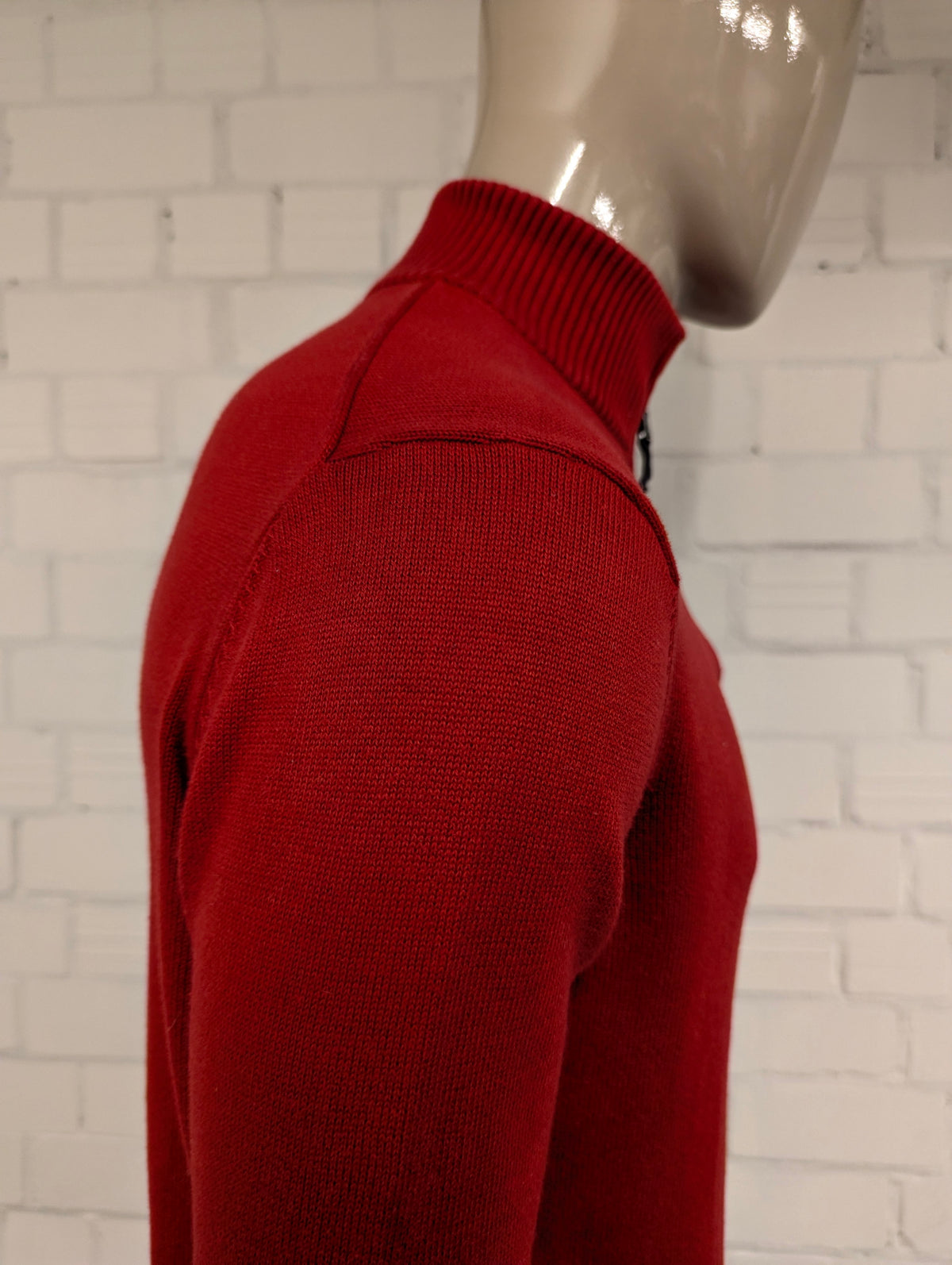 Nautica Quarter Zip trui met korte rits. Rood gekleurd. Maat M.