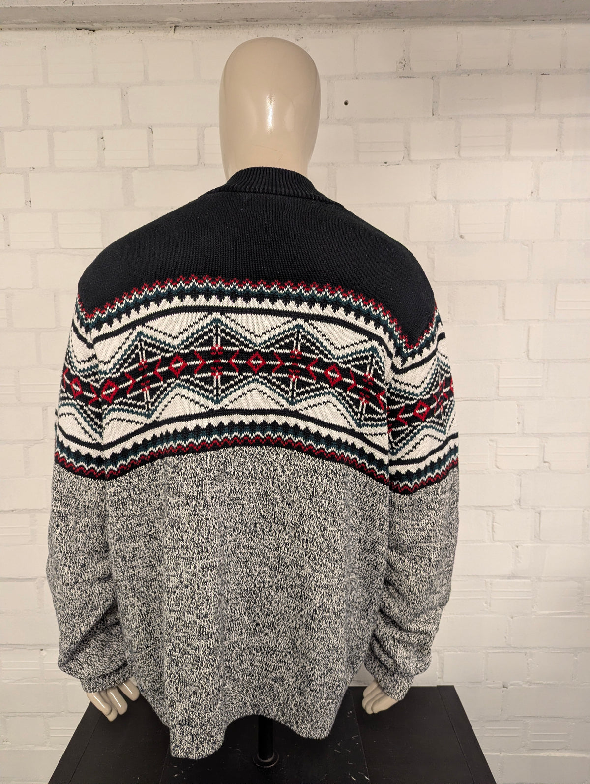 Chaps trui met knopen. Rood Groen Wit Zwart gekleurd. Maat 2XL / XXL.