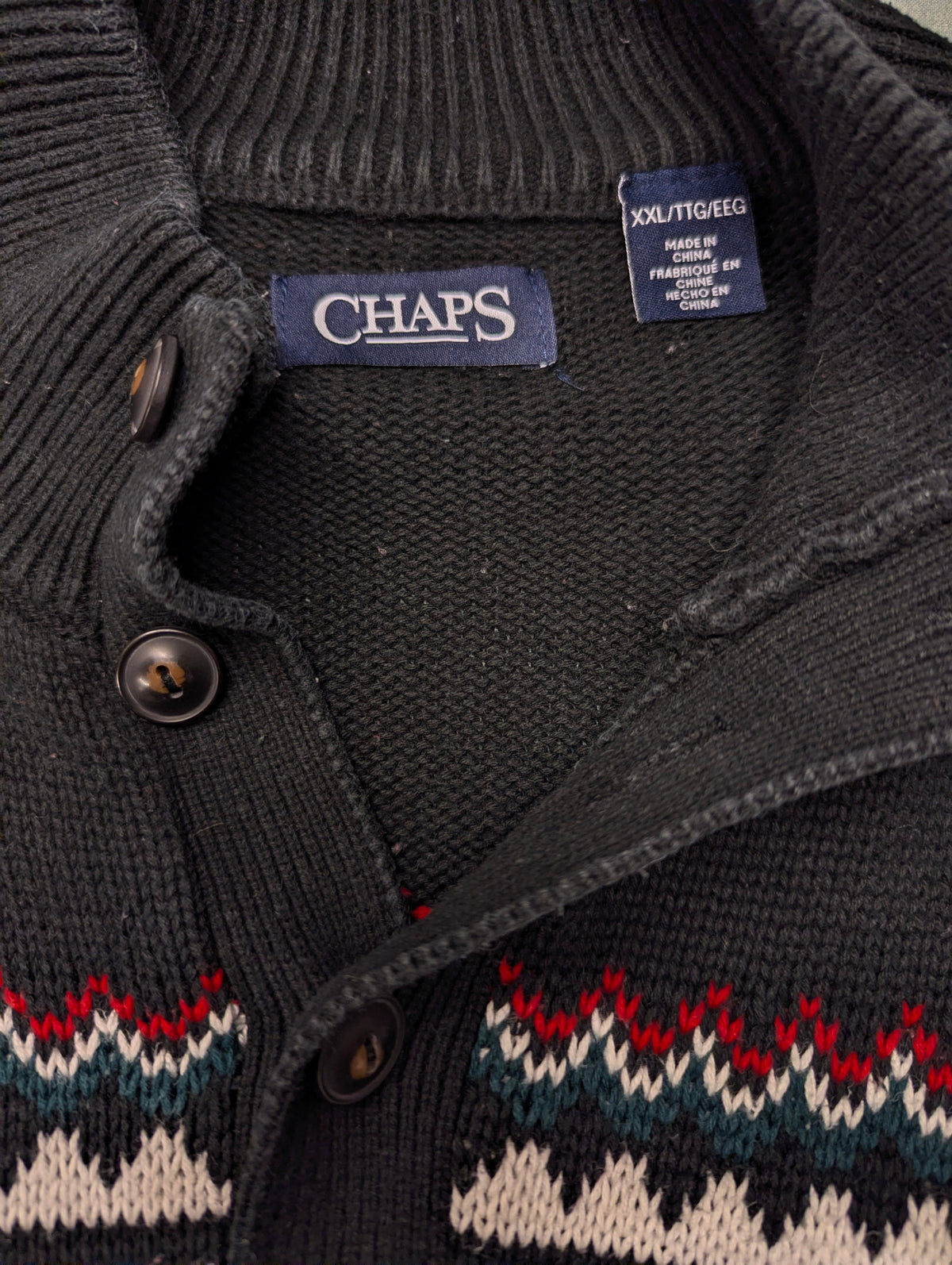 Chaps trui met knopen. Rood Groen Wit Zwart gekleurd. Maat 2XL / XXL.