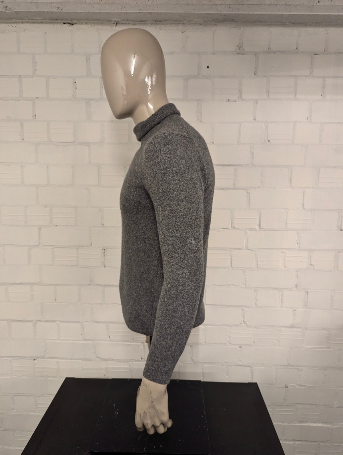 Benetton 100% Wollen coltrui. Grijs gemêleerd. Maat M.