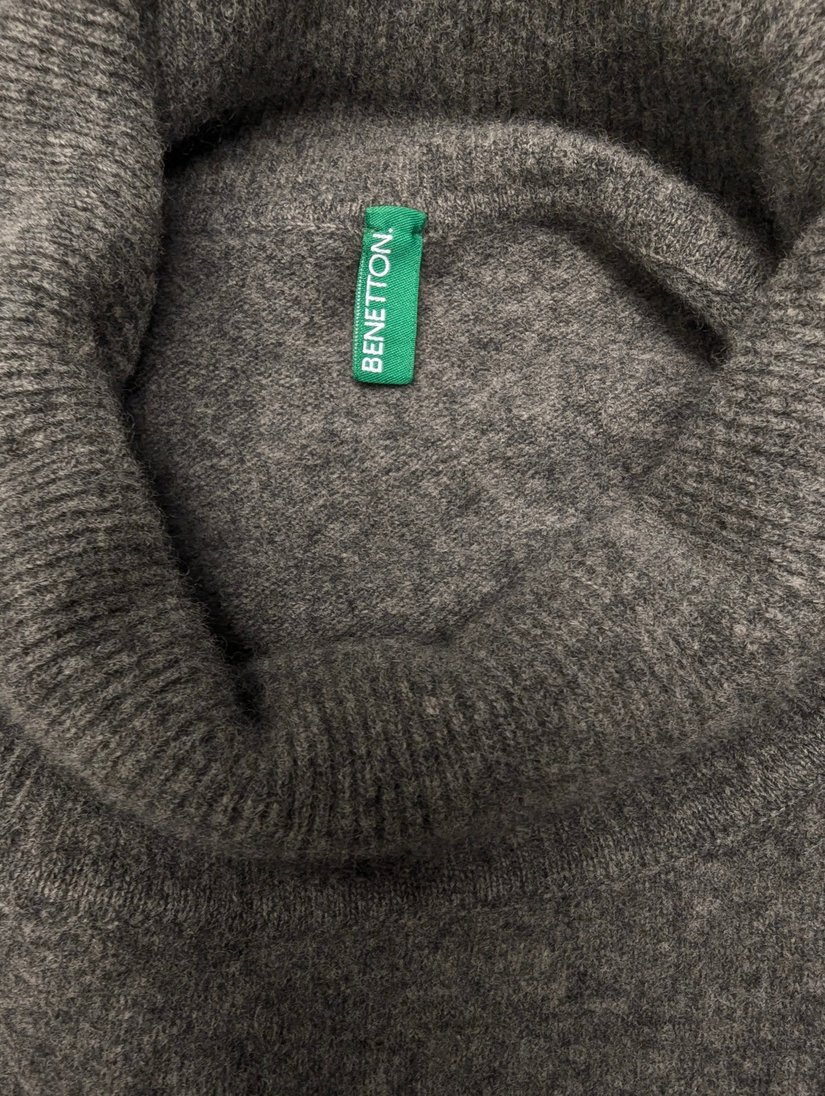 Benetton 100% Wollen coltrui. Grijs gemêleerd. Maat M.