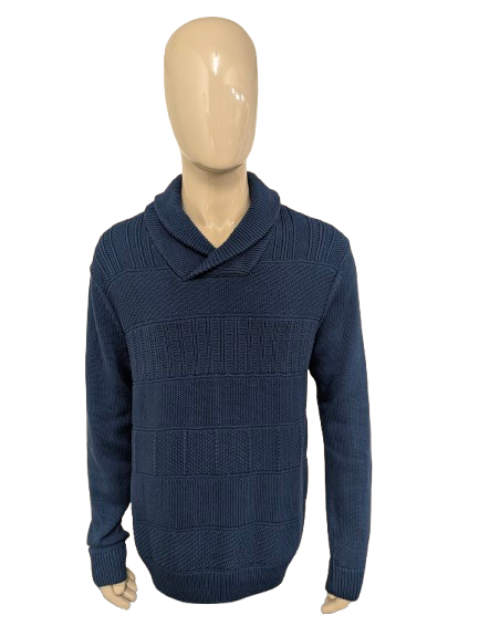 Chaps trui met sportieve col. Blauw voelbaar motief. Maat L.