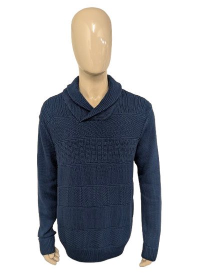 Chaps trui met sportieve col. Blauw voelbaar motief. Maat L.