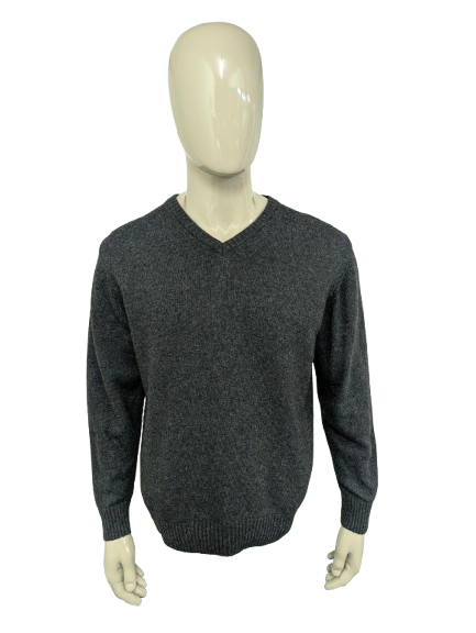 Italian Collection Wollen trui met V-Hals. Donker Grijs gemêleerd. 80% Wol en 20% Polyamide. Maat L.