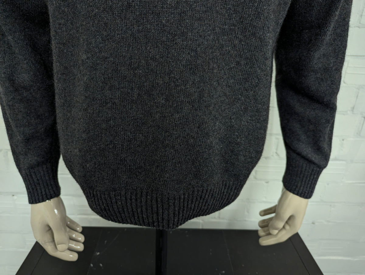 Italian Collection Wollen trui met V-Hals. Donker Grijs gemêleerd. 80% Wol en 20% Polyamide. Maat L.