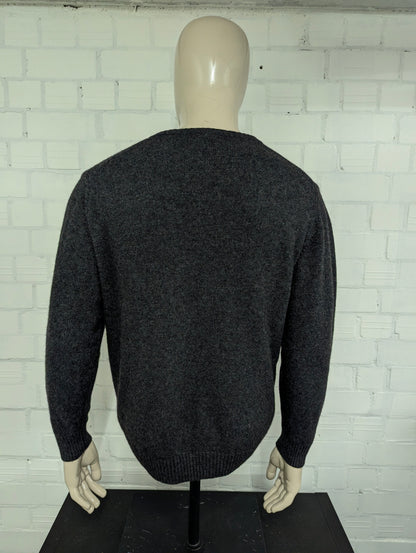 Italian Collection Wollen trui met V-Hals. Donker Grijs gemêleerd. 80% Wol en 20% Polyamide. Maat L.