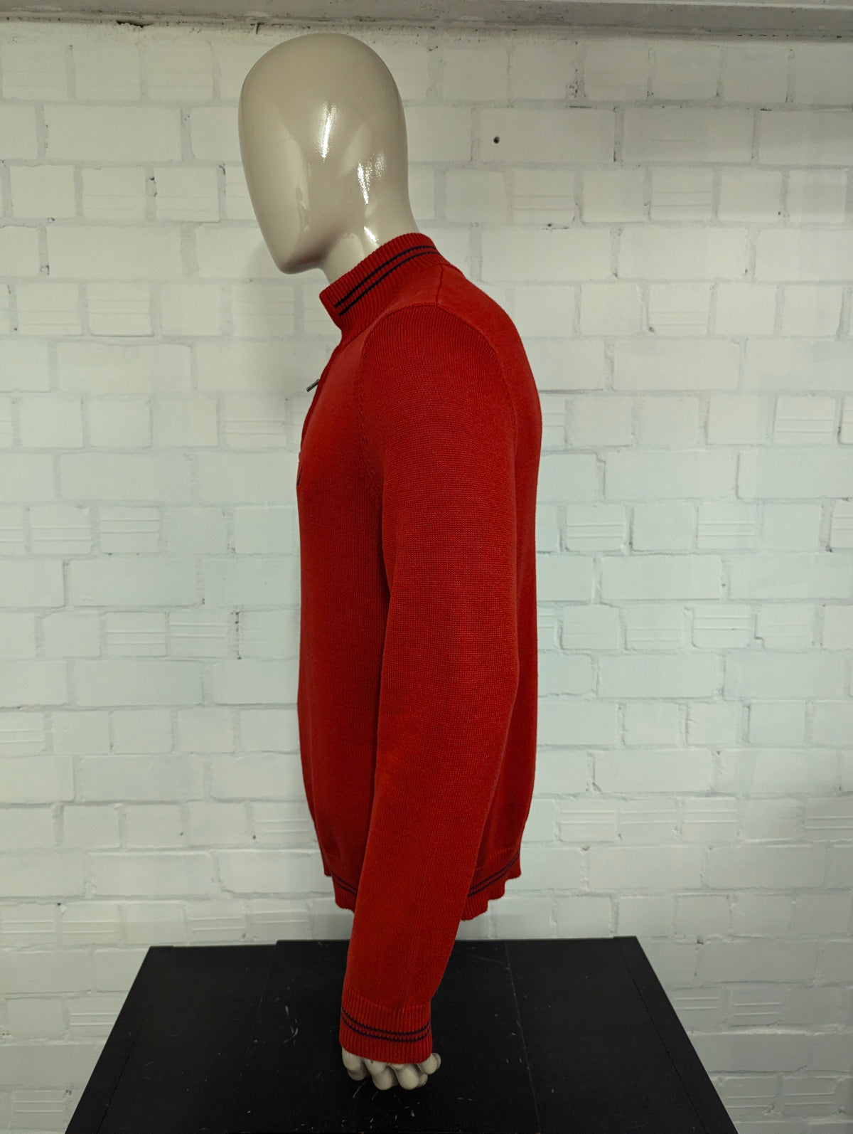 Nautica Quarter Zip trui met korte rits. Rood gekleurd. Maat L.