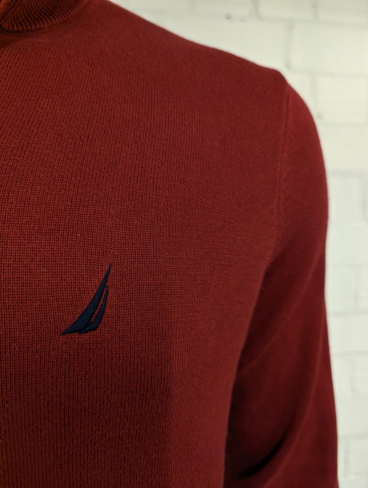 Nautica Quarter Zip trui met korte rits. Donker Rood gekleurd. Maat L.