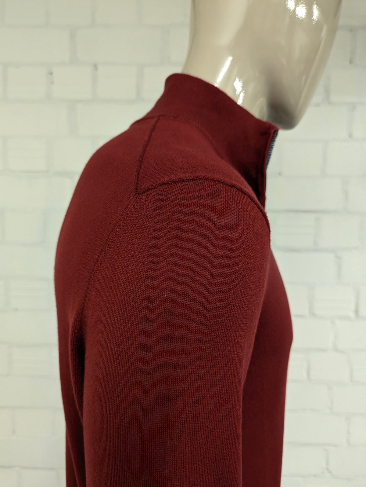 Nautica Quarter Zip trui met korte rits. Donker Rood gekleurd. Maat L.