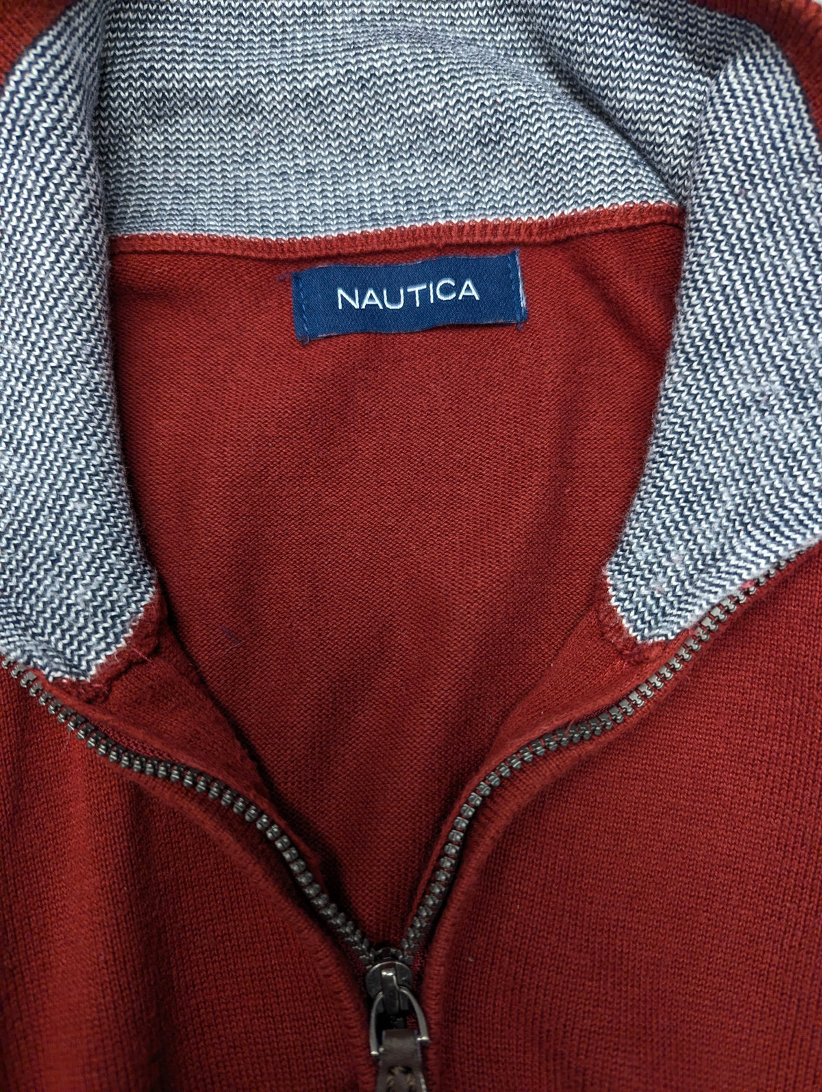 Nautica Quarter Zip trui met korte rits. Donker Rood gekleurd. Maat L.