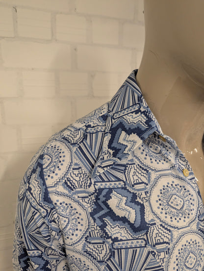 Vintage 70's overhemd met puntkraag. Wit Blauw print. Maat M. #727.