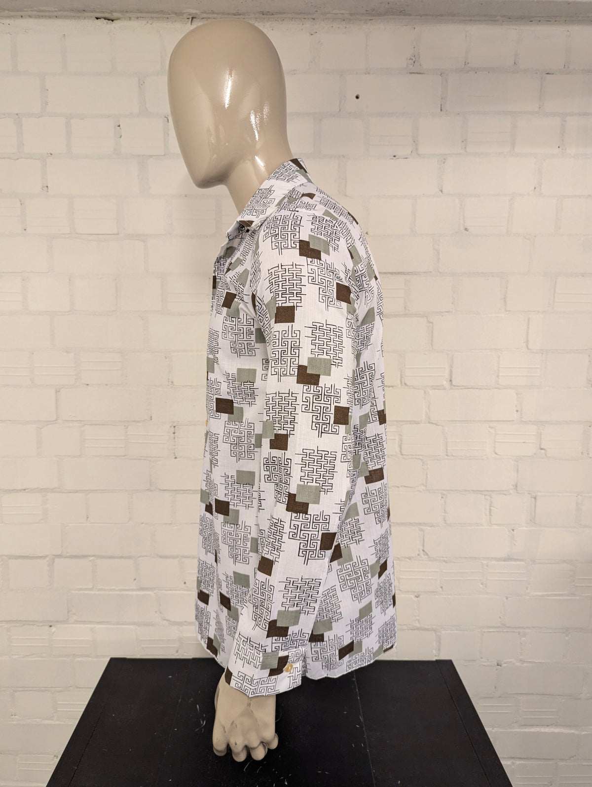 Vintage 70's overhemd met puntkraag. Bruin Zwart Groene print. Maat l. #728.