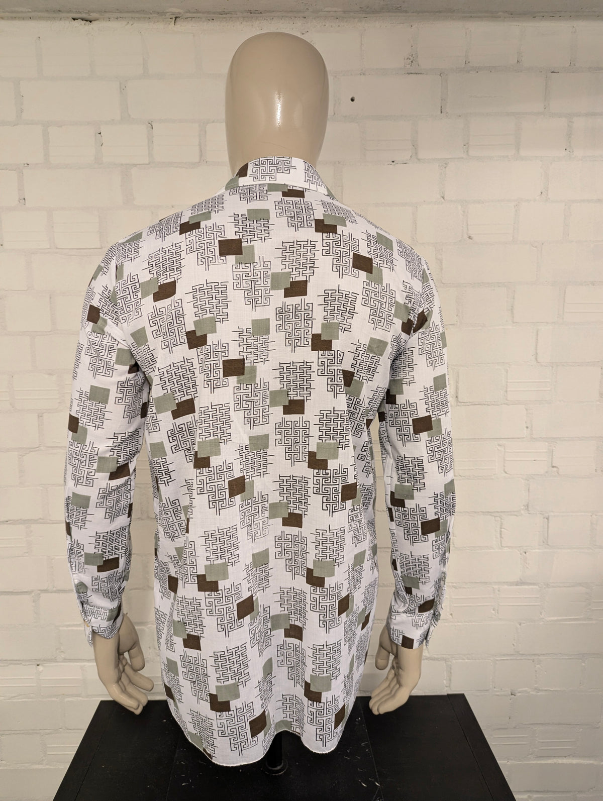 Vintage 70's overhemd met puntkraag. Bruin Zwart Groene print. Maat l. #728.