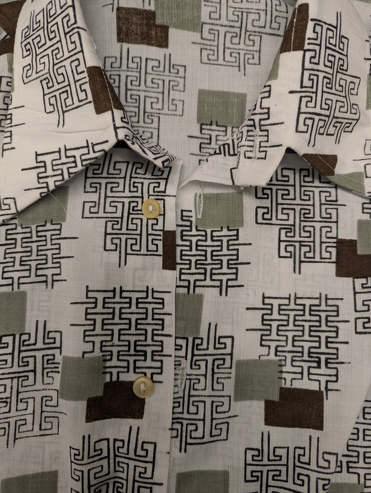 Vintage 70's overhemd met puntkraag. Bruin Zwart Groene print. Maat l. #728.
