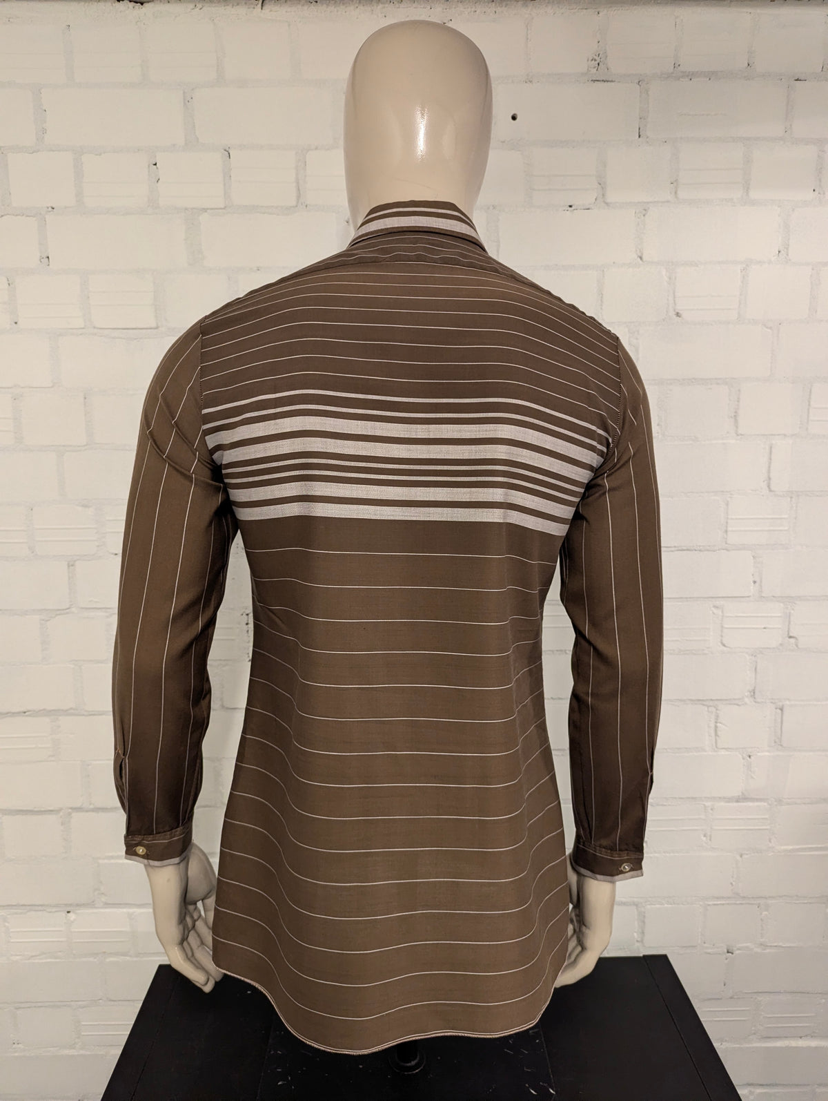 Vintage 70's overhemd met puntkraag. Bruin gestreept. Maat M. #731.