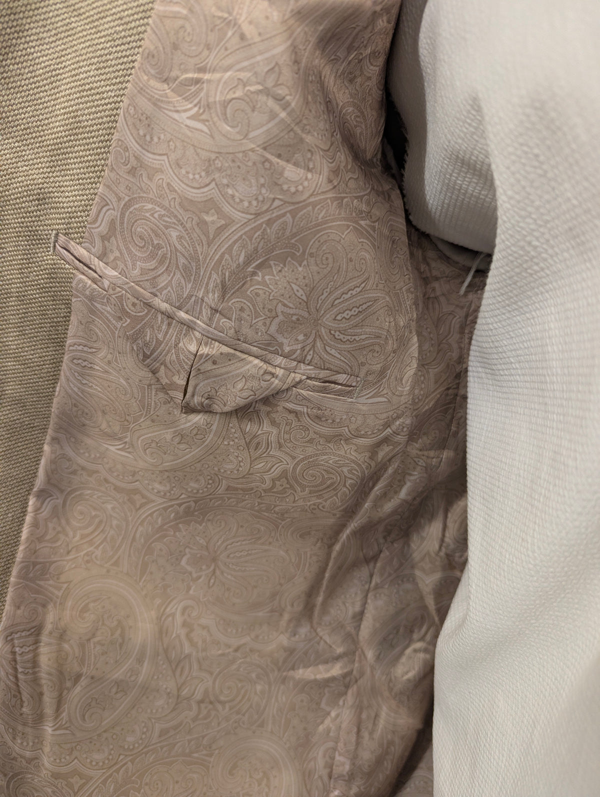 Chaps Colbert. Beige gemêleerd. Maat 56 / XL.