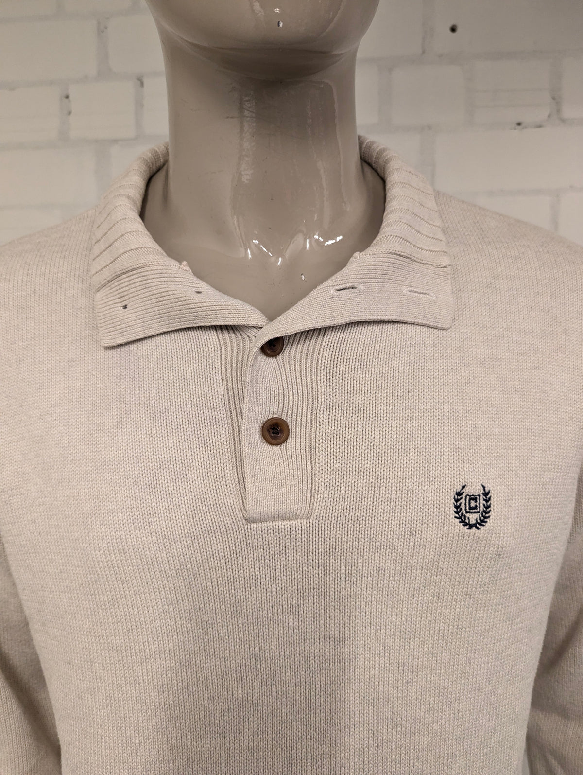 Chaps trui met knopen. Beige gemêleerd. Maat L.
