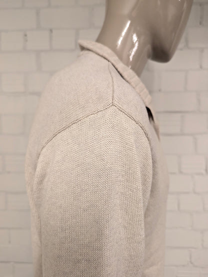 Chaps trui met knopen. Beige gemêleerd. Maat L.