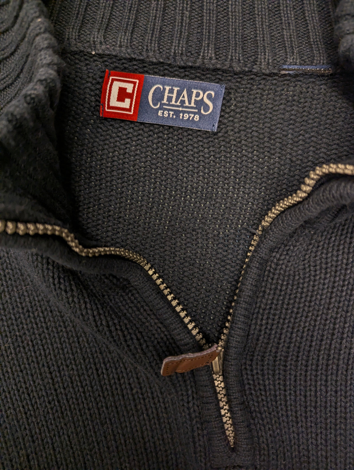 Chaps Quarter Zip trui met korte rits. Donker Blauw gekleurd. Maat XL.