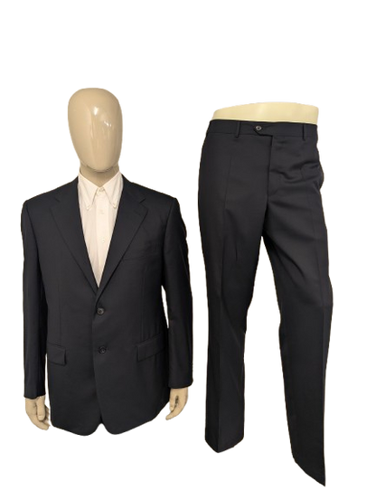 Corneliani Merino Wollen Kostuum. Donker Blauw gekleurd. Gecombineerde maat. Super 150's. #830. Pantalon maat 52. Colbert maat 54.