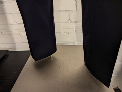 Corneliani Merino Wollen Kostuum. Donker Blauw gekleurd. Gecombineerde maat. Super 150's. #830. Pantalon maat 52. Colbert maat 54.