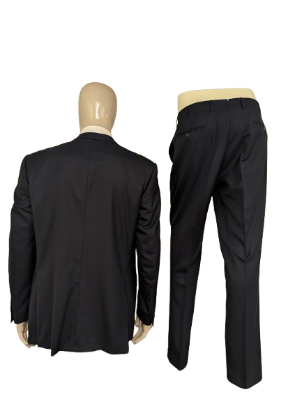 Corneliani Merino Wollen Kostuum. Donker Blauw gekleurd. Gecombineerde maat. Super 150's. #830. Pantalon maat 52. Colbert maat 54.