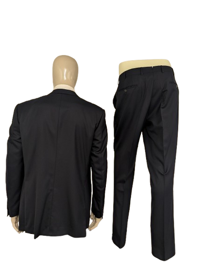 Corneliani Merino Wollen Kostuum. Donker Blauw gekleurd. Gecombineerde maat. Super 150's. #830. Pantalon maat 52. Colbert maat 54.