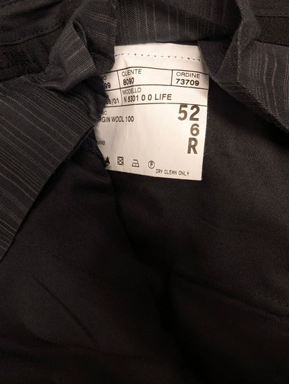 Corneliani Merino Wollen Kostuum. Donker Blauw gekleurd. Gecombineerde maat. Super 150's. #830. Pantalon maat 52. Colbert maat 54.