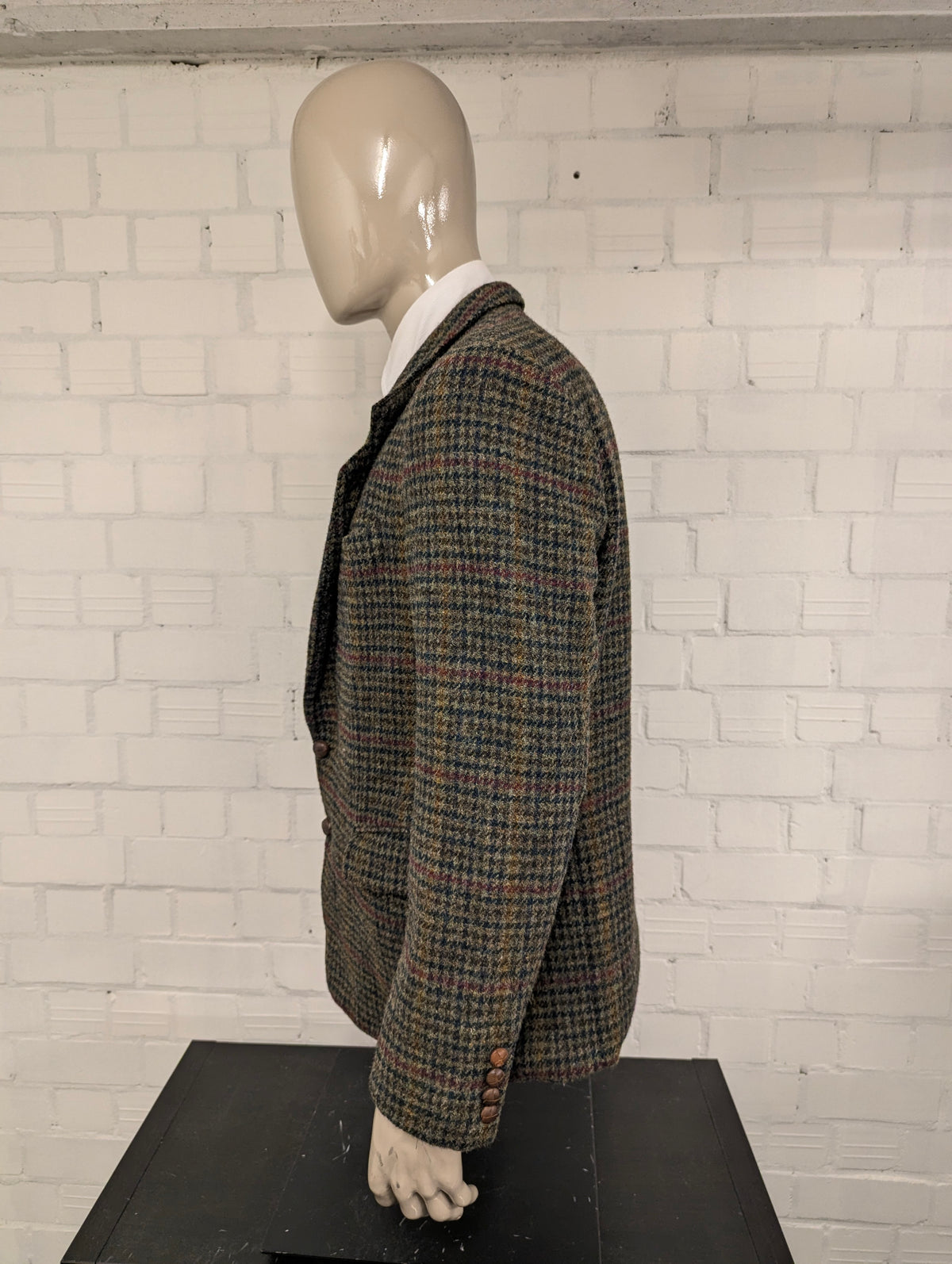 Benvenuto Harris Tweed colbert. Groen Rood Blauw motief. Maat 27 (54/L).