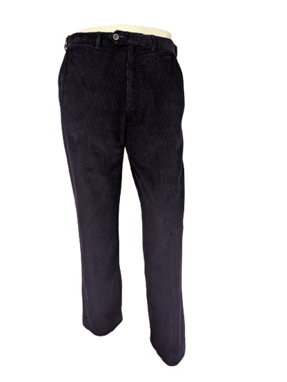 M&S Marks & Spencer ribbroek. Donker Paars gekleurd. Groffe rib. Maat 50.