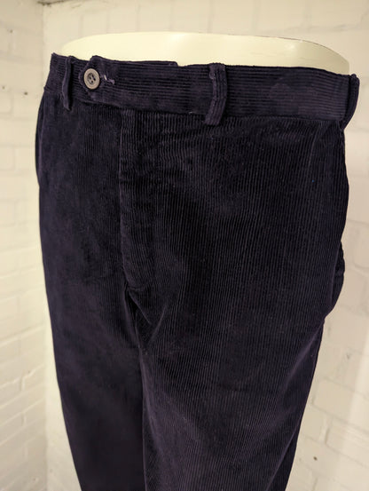 M&S Marks & Spencer ribbroek. Donker Paars gekleurd. Groffe rib. Maat 50.