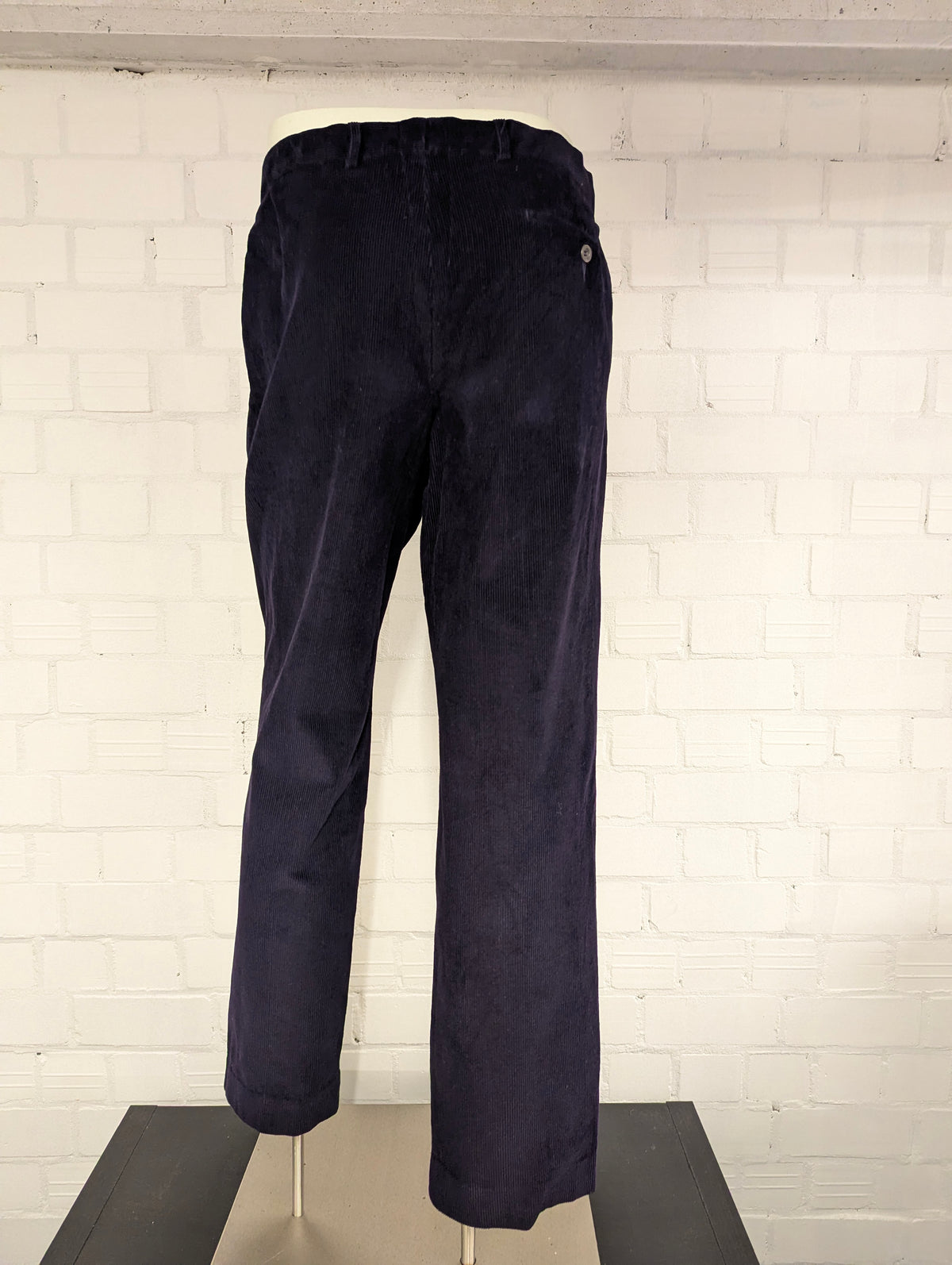M&S Marks & Spencer ribbroek. Donker Paars gekleurd. Groffe rib. Maat 50.