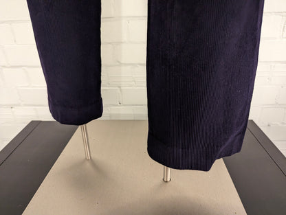 M&S Marks & Spencer ribbroek. Donker Paars gekleurd. Groffe rib. Maat 50.