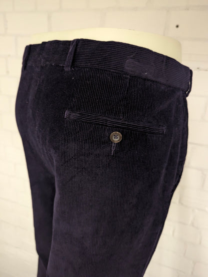 M&S Marks & Spencer ribbroek. Donker Paars gekleurd. Groffe rib. Maat 50.