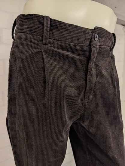 H&M ribbroek. Donker Bruin gekleurd. Groffe rib. regular fit. Maat 50.