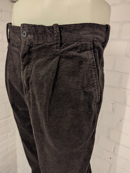 H&M ribbroek. Donker Bruin gekleurd. Groffe rib. regular fit. Maat 50.