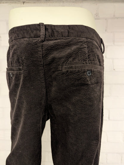 H&M ribbroek. Donker Bruin gekleurd. Groffe rib. regular fit. Maat 50.