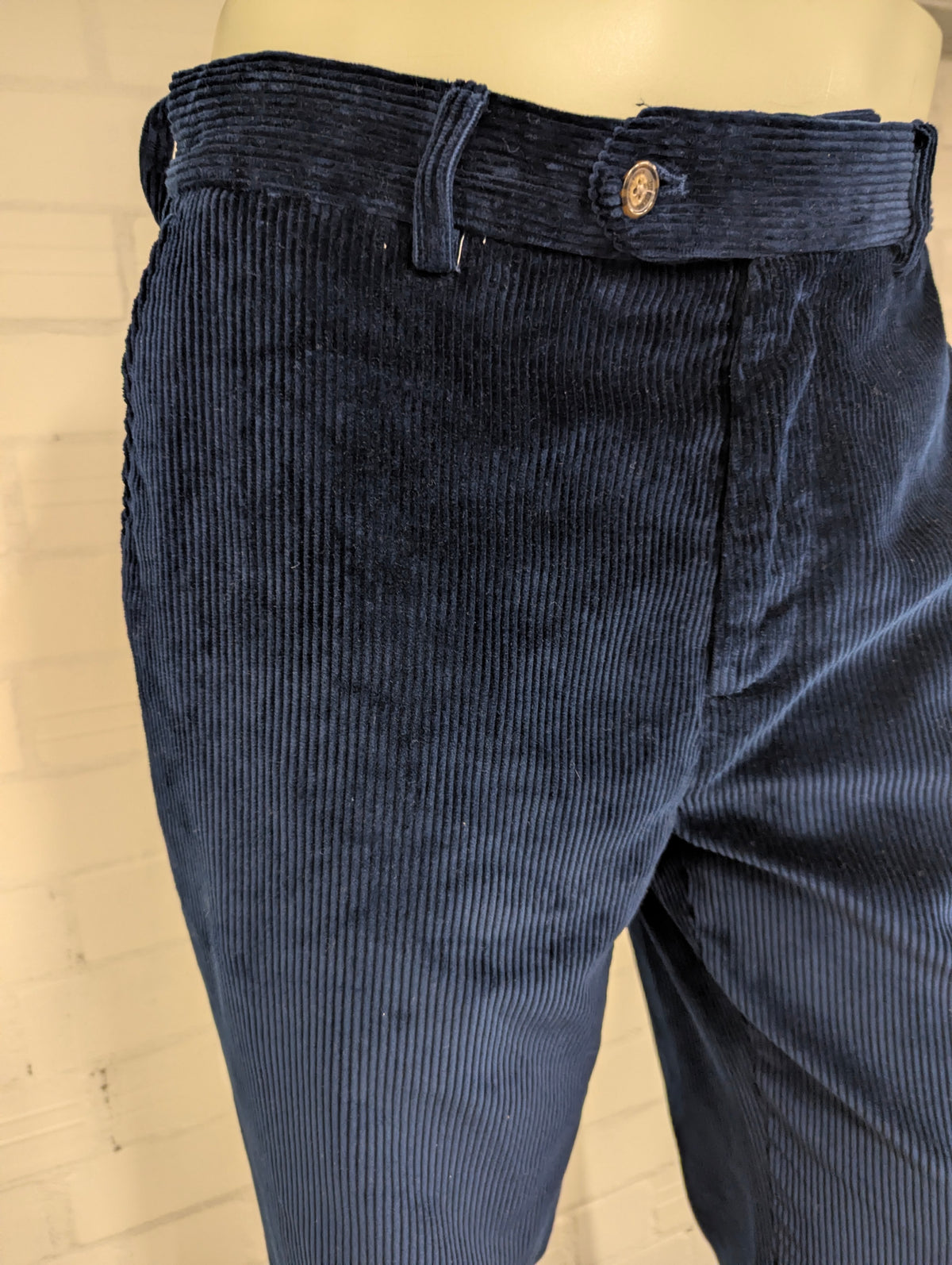 John Lewis soft touch ribbroek. Groffe rib. Donker Blauw gekleurd. Maat 50.