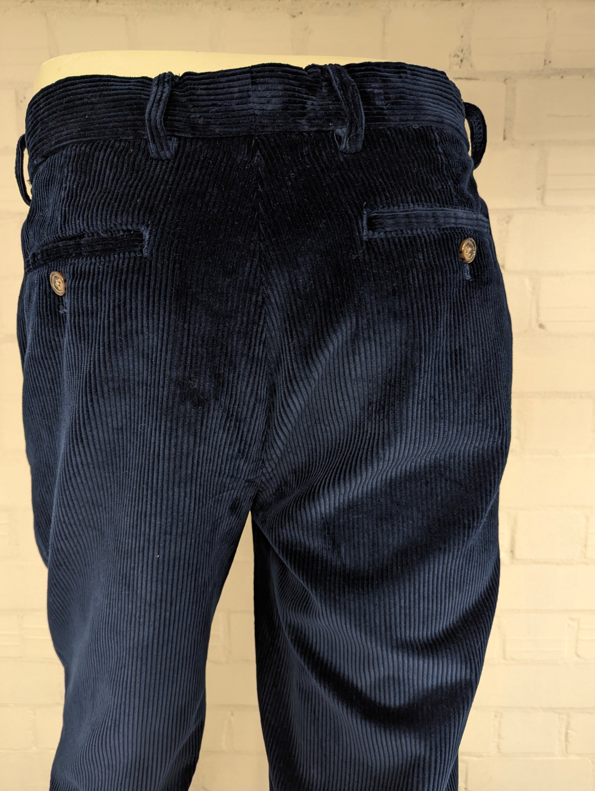 John Lewis soft touch ribbroek. Groffe rib. Donker Blauw gekleurd. Maat 50.
