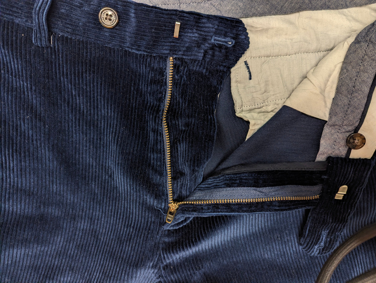 John Lewis soft touch ribbroek. Groffe rib. Donker Blauw gekleurd. Maat 50.