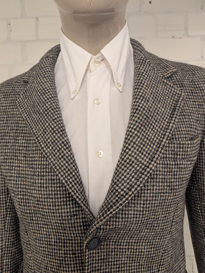 Giacca in Harris Tweed. Nero Grigio Beige con macchioline colorate. Taglia 50. #902.