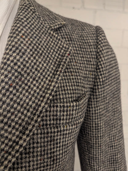 Giacca in Harris Tweed. Nero Grigio Beige con macchioline colorate. Taglia 50. #902.