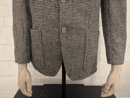 Giacca in Harris Tweed. Nero Grigio Beige con macchioline colorate. Taglia 50. #902.