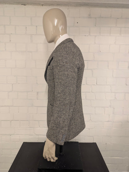Giacca in Harris Tweed. Nero Grigio Beige con macchioline colorate. Taglia 50. #902.