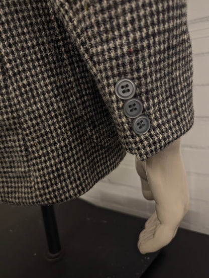 Giacca in Harris Tweed. Nero Grigio Beige con macchioline colorate. Taglia 50. #902.