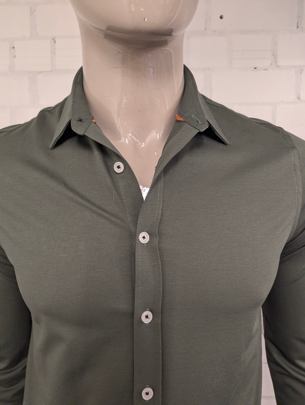 Camicia in ghisa. Colorato di verde. Taglia M.